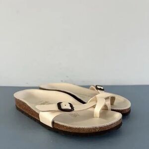 Birkenstock Piazza Birko-Flor Iridescent
Cream Toe Loop Sandals size 41